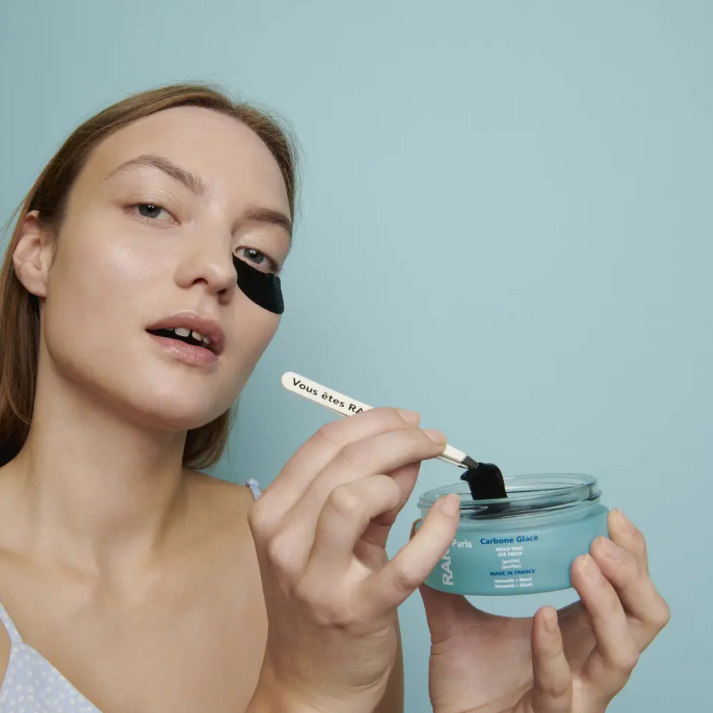 RARE PARIS Carbone Glace Purifying Eye Patche 30 пар - Патчі для контуру очей проти набряків з гамамелісом та екстрактом мальви - фото №2 RARE PARIS Carbone Glace Purifying Eye Patche 30 пар - Патчі для контуру очей проти набряків з гамамелісом та екстрактом мальви - фото №2